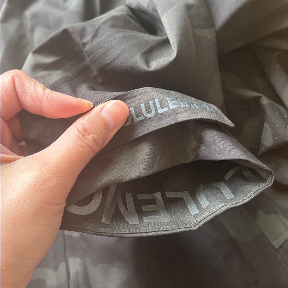 Lululemon Olive Green Camouflage Hooded Jacket - Picture 5 of 6